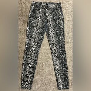 HUE Leopard Denim Legging
